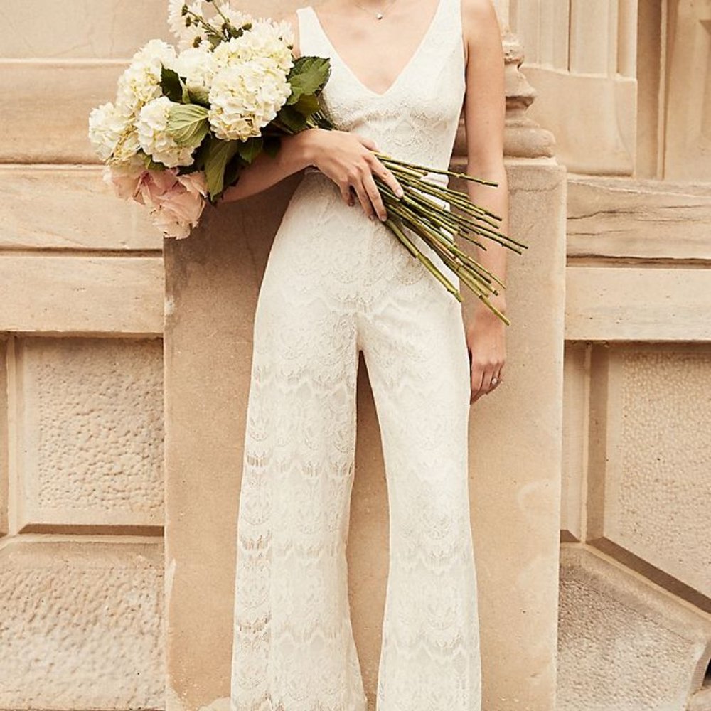 DB STUDIO Scalloped Lace V-neck Tank Wide-leg Jumpsuit